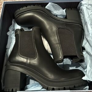 Prada Calzature Donna rubber lug sole Chelsea booties Nero black leather 40.5